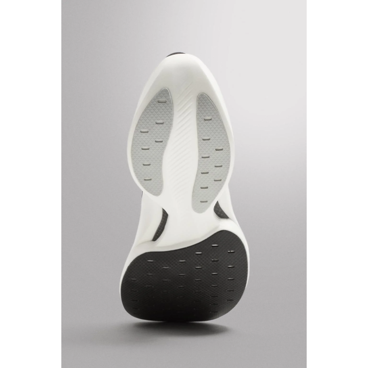 БЕГОВЫЕ КРОССОВКИ