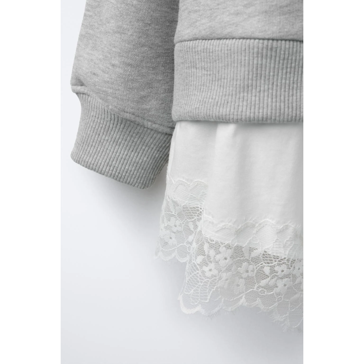 ТОЛСТОВКА С ДВОЙНЫМ КРУЖЕВНЫМ НИЗОМ