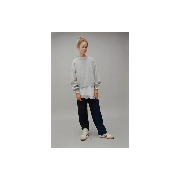 ТОЛСТОВКА С ДВОЙНЫМ КРУЖЕВНЫМ НИЗОМ