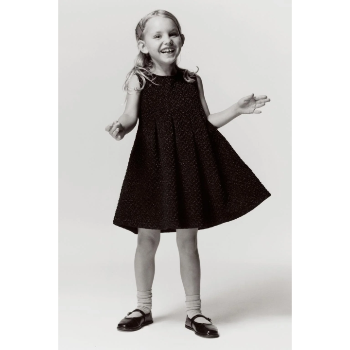 ЖАККАРДОВОЕ ПЛАТЬЕ С БЛЕСТКАМИ