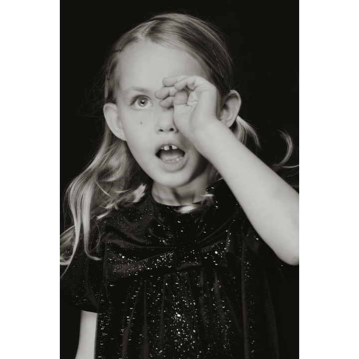 БАРХАТНОЕ ПЛАТЬЕ С БАНТОМ И БЛЁСТКАМИ