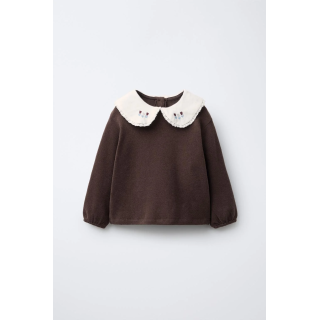 Футболка с отделкой кружевным воротником и вышивкой