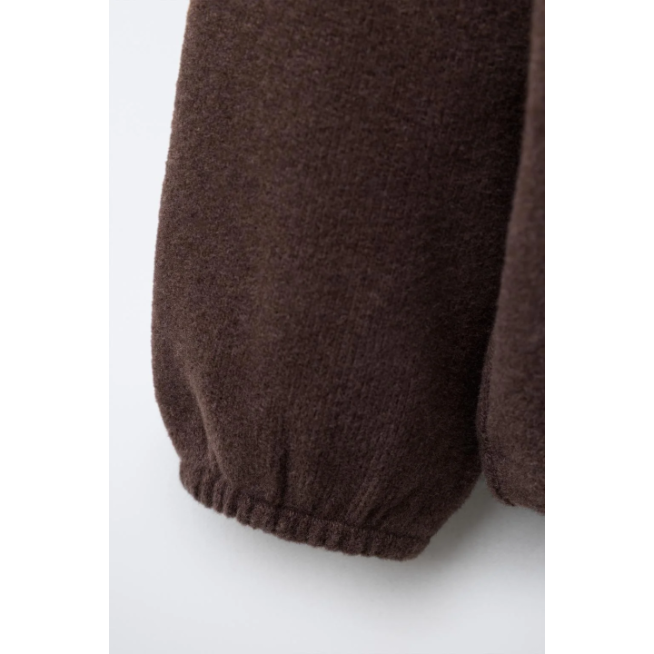 Футболка с отделкой кружевным воротником и вышивкой