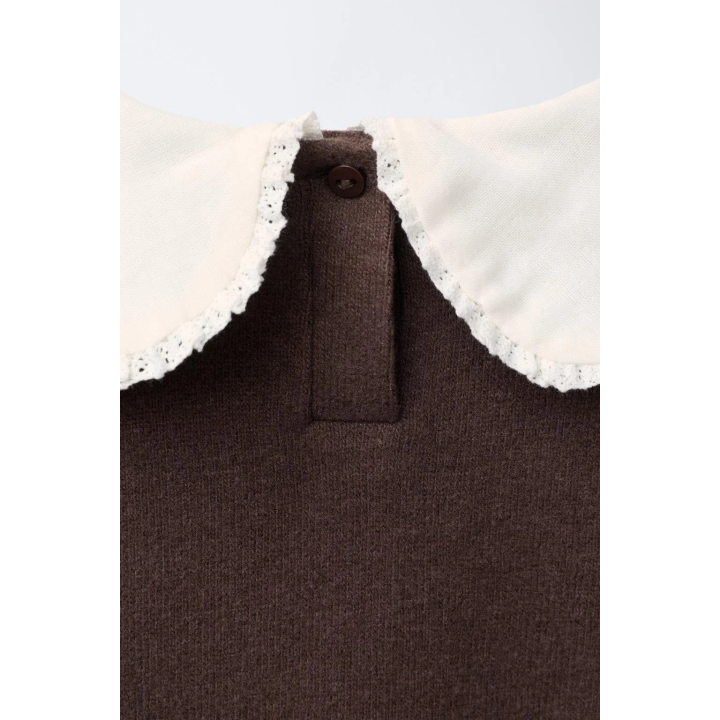 Футболка с отделкой кружевным воротником и вышивкой