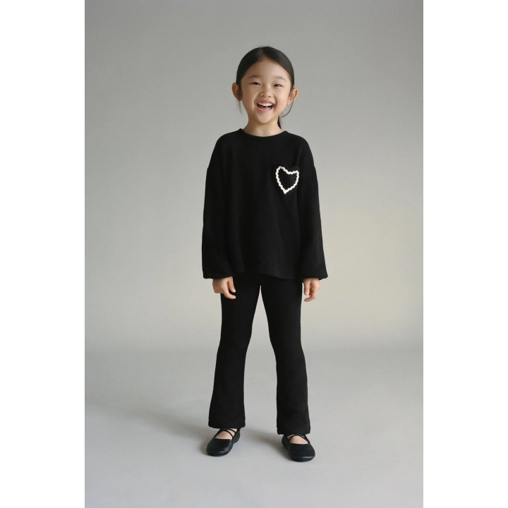 Футболка из мягкого трикотажа с карманом в форме сердца