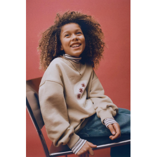 ТОЛСТОВКА С ВЫШИТОЙ НАШИВКОЙ