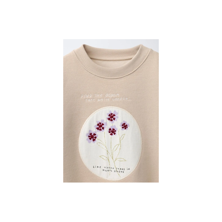 ТОЛСТОВКА С ВЫШИТОЙ НАШИВКОЙ