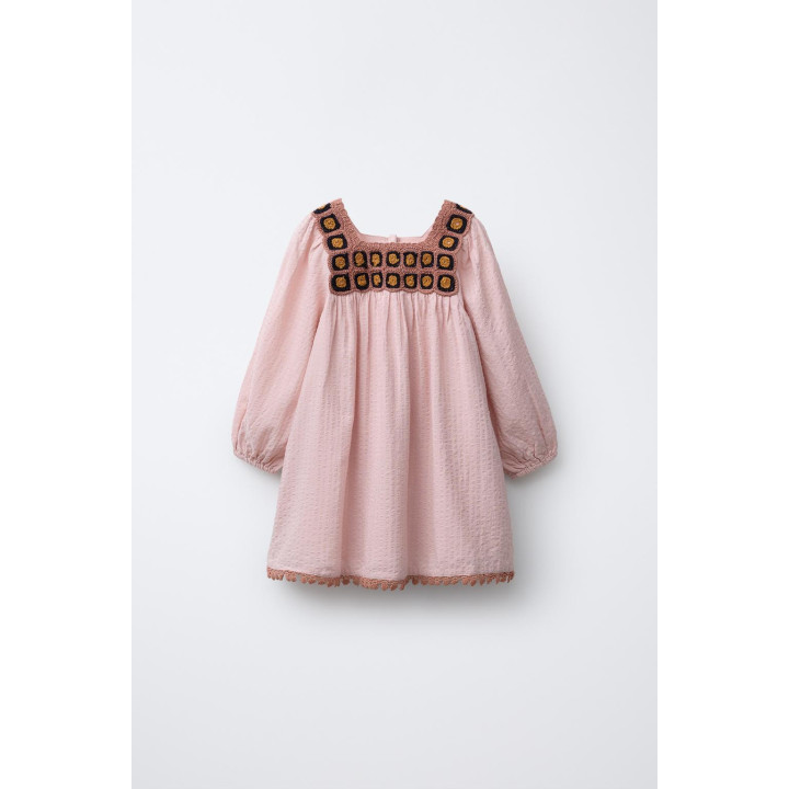 ПЛАТЬЕ С ВЯЗАНОЙ ОТДЕЛКОЙ КРЮЧКОМ