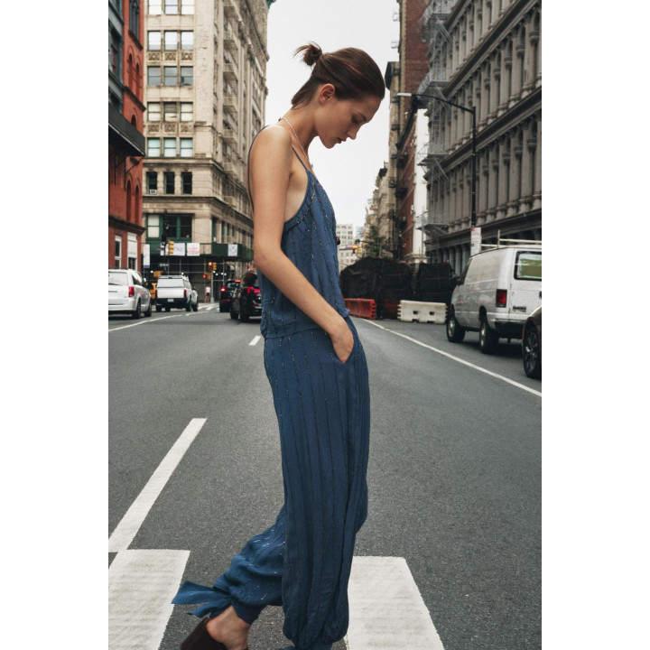 Брюки с бисером и завязками на подворотах