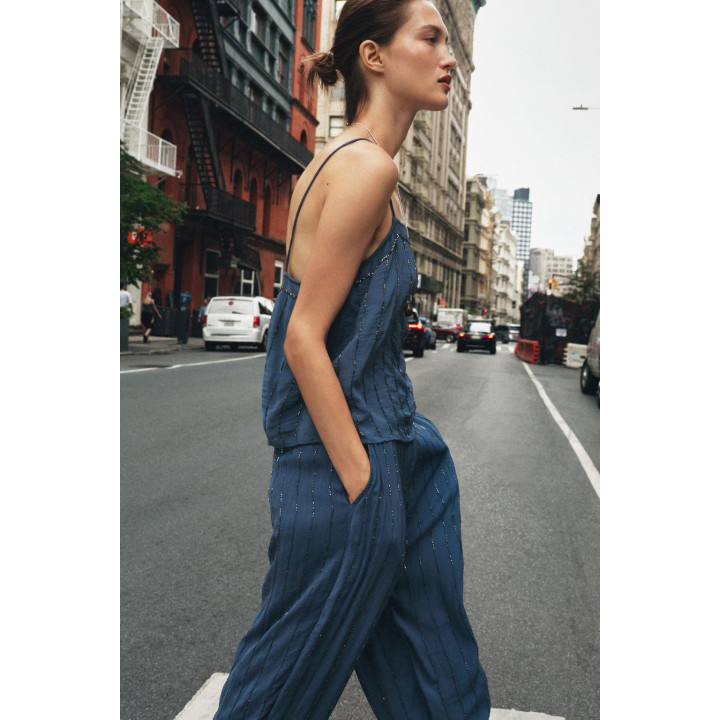 Брюки с бисером и завязками на подворотах