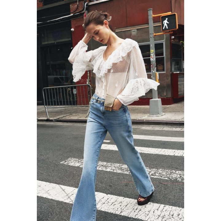 ПОЛУПРОЗРАЧНАЯ БЛУЗА В РОМАНТИЧЕСКОМ СТИЛЕ