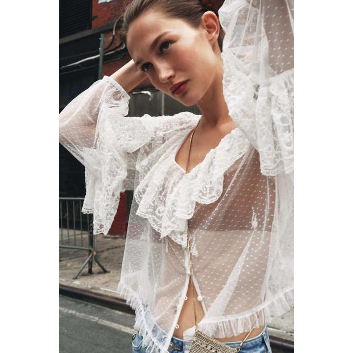 ПОЛУПРОЗРАЧНАЯ БЛУЗА В РОМАНТИЧЕСКОМ СТИЛЕ