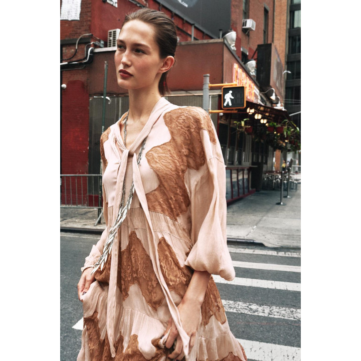 ПЛАТЬЕ С КРУЖЕВНОЙ ОТДЕЛКОЙ И БАНТОМ