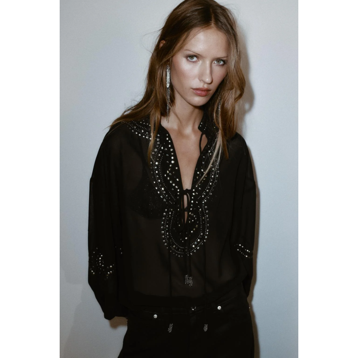 БЛУЗА ИЗ ПОЛУПРОЗРАЧНОЙ ТКАНИ С БУСИНАМИ