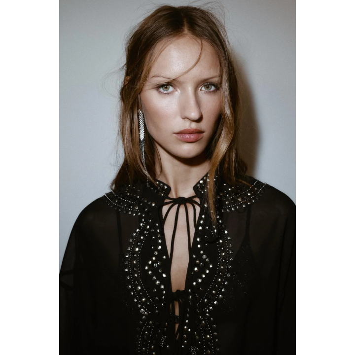 БЛУЗА ИЗ ПОЛУПРОЗРАЧНОЙ ТКАНИ С БУСИНАМИ