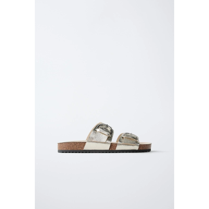 САНДАЛИИ С МЕТАЛЛИЧЕСКИМ БЛЕСКОМ И ПРЯЖКАМИ