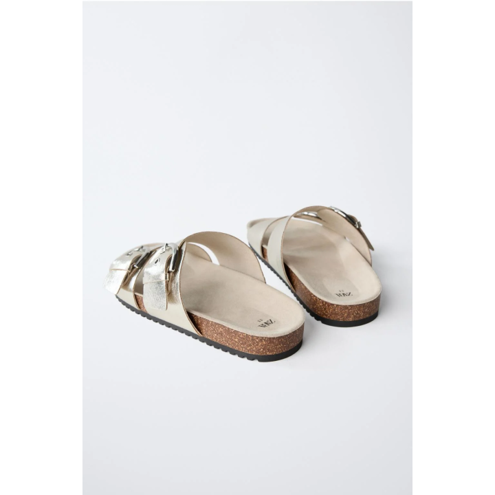 САНДАЛИИ С МЕТАЛЛИЧЕСКИМ БЛЕСКОМ И ПРЯЖКАМИ