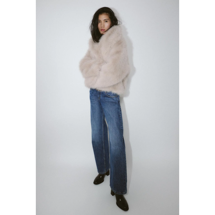 КОРОТКОЕ ПАЛЬТО ИЗ ИСКУССТВЕННОГО МЕХА С ЗАСТЕЖКАМИ-ТОГГЛ