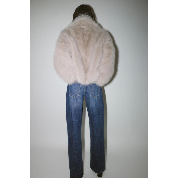 КОРОТКОЕ ПАЛЬТО ИЗ ИСКУССТВЕННОГО МЕХА С ЗАСТЕЖКАМИ-ТОГГЛ