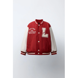 БОМБЕР ИЗ ТКАНИ С РУКАВАМИ ИЗ ИСКУССТВЕННОЙ КОЖИ И НАШИВКАМИ