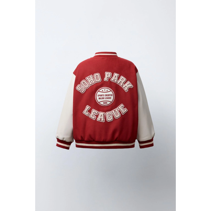 БОМБЕР ИЗ ТКАНИ С РУКАВАМИ ИЗ ИСКУССТВЕННОЙ КОЖИ И НАШИВКАМИ