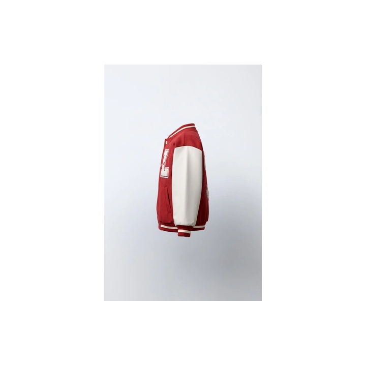 БОМБЕР ИЗ ТКАНИ С РУКАВАМИ ИЗ ИСКУССТВЕННОЙ КОЖИ И НАШИВКАМИ