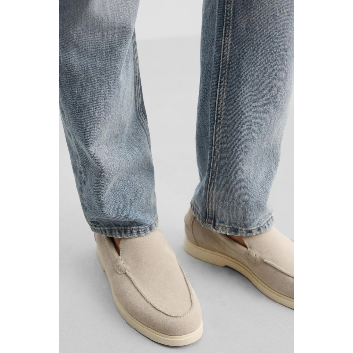 КОЖАНЫЕ ЛОФЕРЫ В ПОВСЕДНЕВНОМ СТИЛЕ