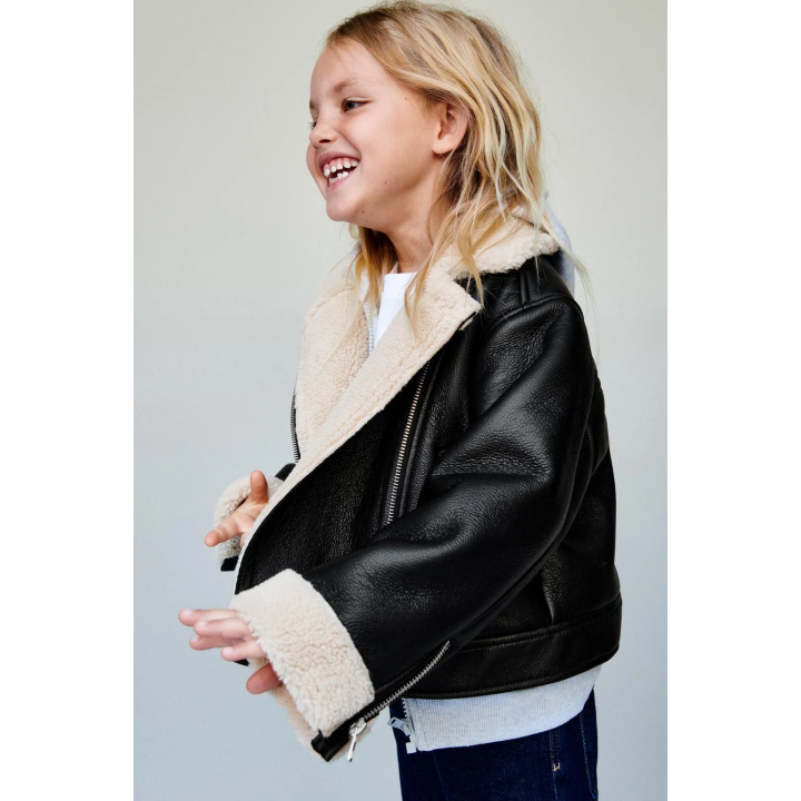 КУРТКА ИЗ ИСКУССТВЕННОЙ КОЖИ С ИСКУССТВЕННОЙ ОВЧИНОЙ