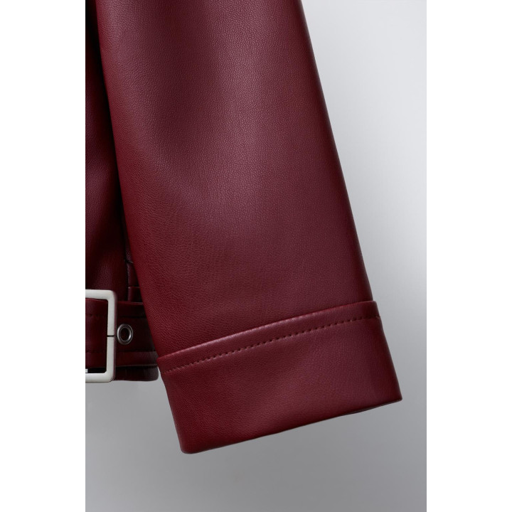 КУРТКА ИЗ ИСКУССТВЕННОЙ КОЖИ С ПРЯЖКАМИ