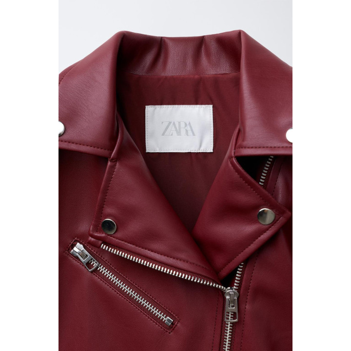 КУРТКА ИЗ ИСКУССТВЕННОЙ КОЖИ С ПРЯЖКАМИ