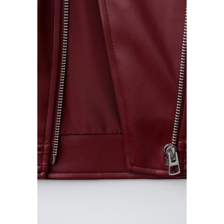 КУРТКА ИЗ ИСКУССТВЕННОЙ КОЖИ С ПРЯЖКАМИ