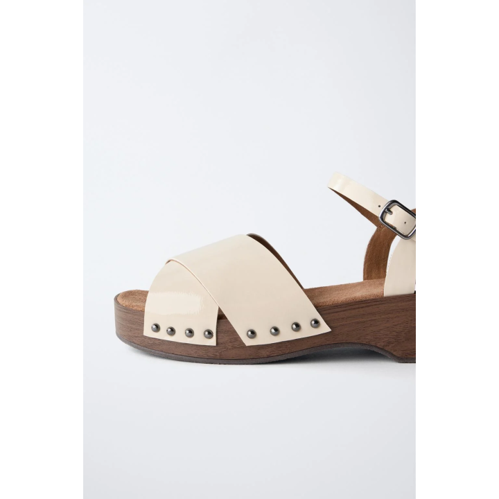 ЛАКИРОВАННЫЕ ДОМАШНИЕ ТАПОЧКИ