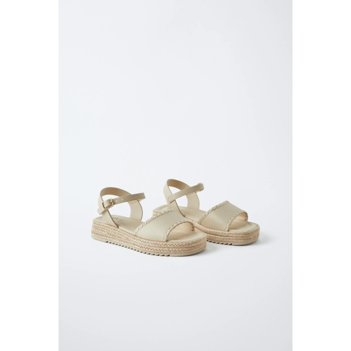 БОСОНОЖКИ НА ПЛАТФОРМЕ