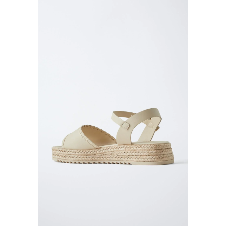 БОСОНОЖКИ НА ПЛАТФОРМЕ