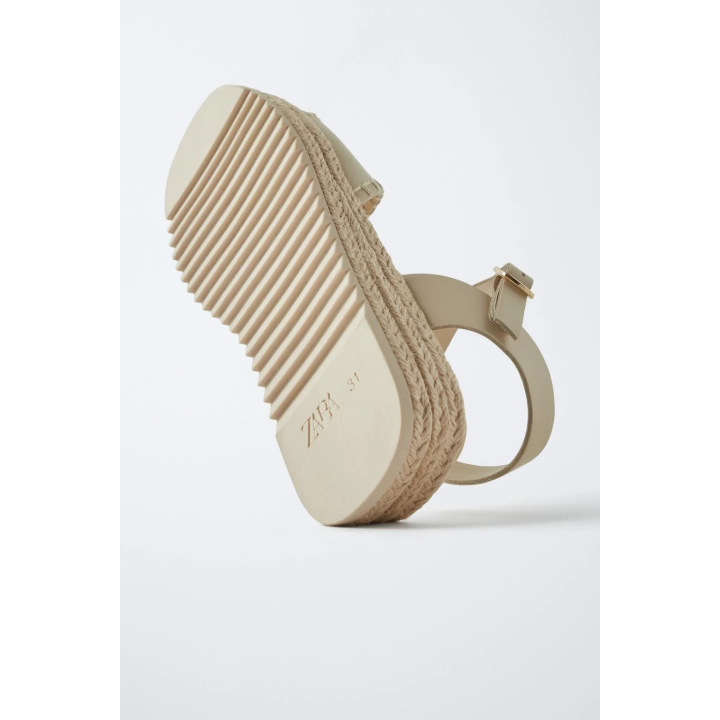 БОСОНОЖКИ НА ПЛАТФОРМЕ