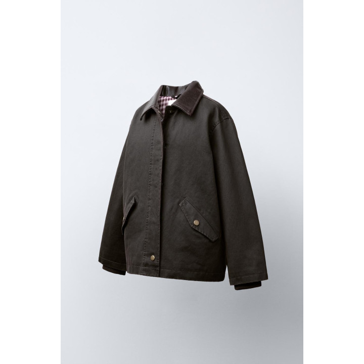 КУРТКА С ВОЩЕНЫМ ПОКРЫТИЕМ И ВОРОТНИКОМ ПОД КОЖУ