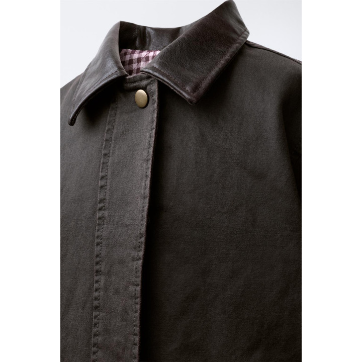 КУРТКА С ВОЩЕНЫМ ПОКРЫТИЕМ И ВОРОТНИКОМ ПОД КОЖУ