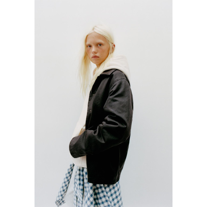 КУРТКА С ВОЩЕНЫМ ПОКРЫТИЕМ И ВОРОТНИКОМ ПОД КОЖУ