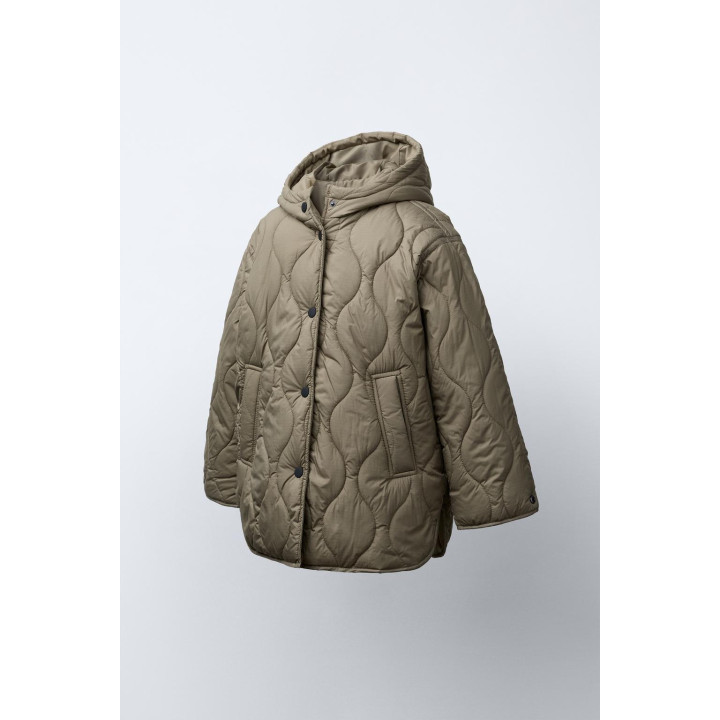 ДЛИННАЯ ЛЕГКАЯ СТЕГАНАЯ КУРТКА