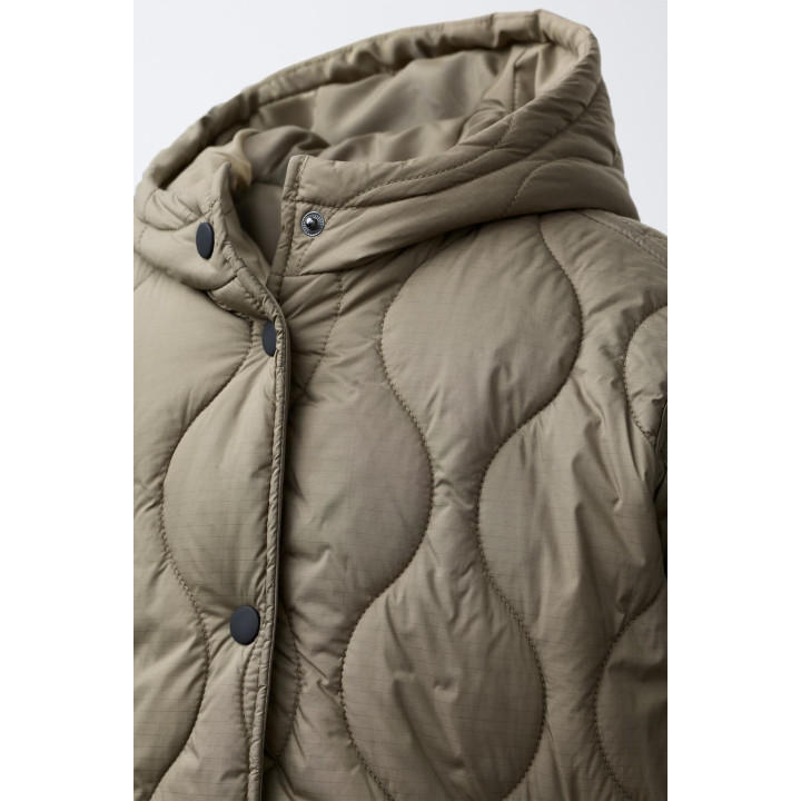 ДЛИННАЯ ЛЕГКАЯ СТЕГАНАЯ КУРТКА