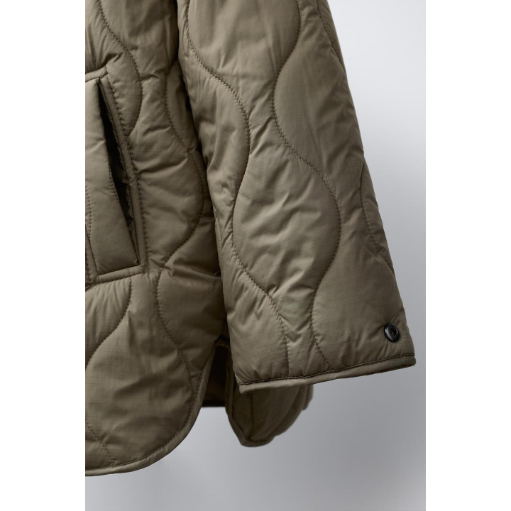 ДЛИННАЯ ЛЕГКАЯ СТЕГАНАЯ КУРТКА