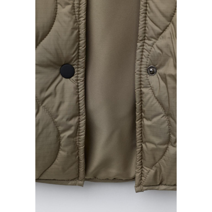 ДЛИННАЯ ЛЕГКАЯ СТЕГАНАЯ КУРТКА