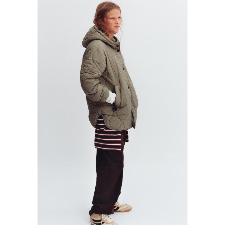 ДЛИННАЯ ЛЕГКАЯ СТЕГАНАЯ КУРТКА