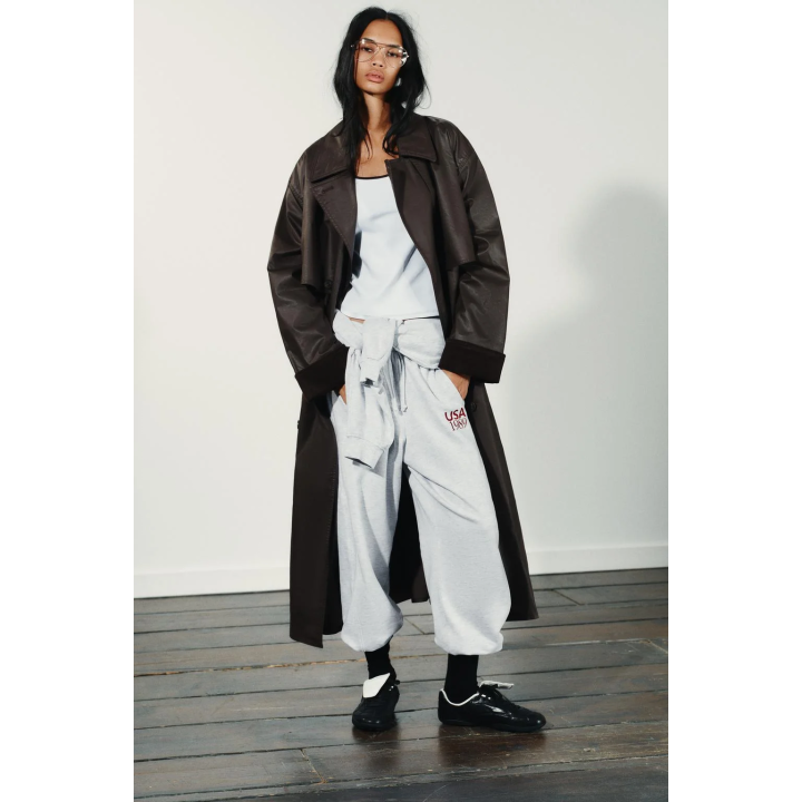 ВОЩЕНЫЙ ТРЕНЧ С ВЕЛЬВЕТОВЫМИ МАНЖЕТАМИ