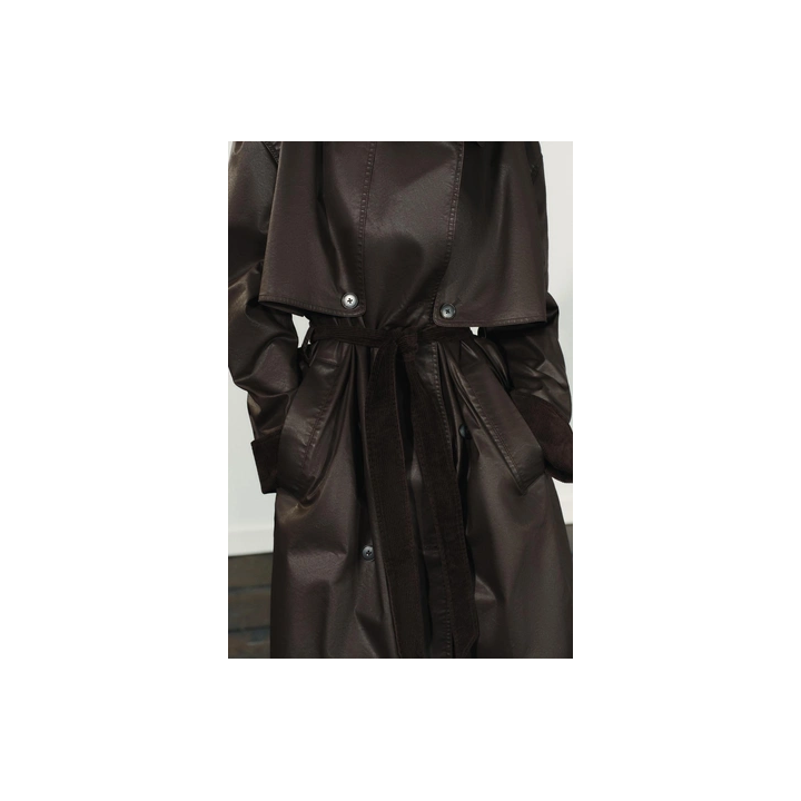 ВОЩЕНЫЙ ТРЕНЧ С ВЕЛЬВЕТОВЫМИ МАНЖЕТАМИ