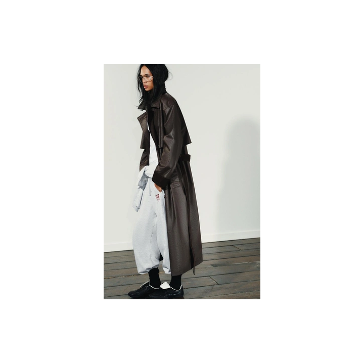 ВОЩЕНЫЙ ТРЕНЧ С ВЕЛЬВЕТОВЫМИ МАНЖЕТАМИ