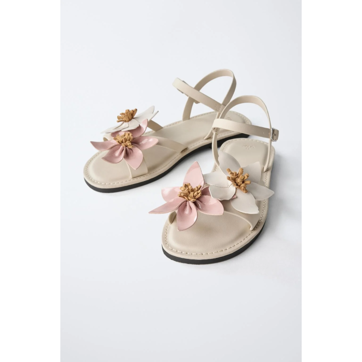 САНДАЛИИ С ЦВЕТОЧНОЙ ДЕТАЛЬЮ 3D