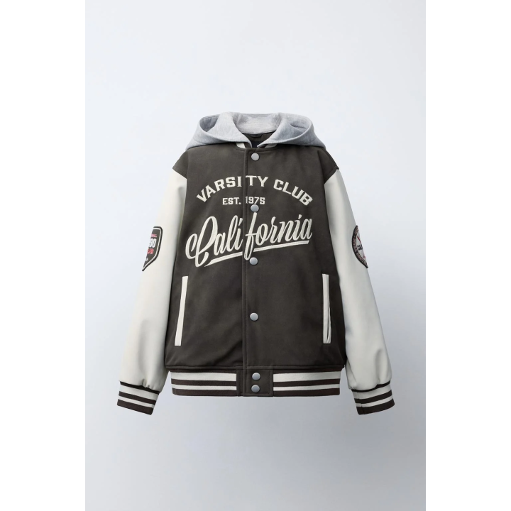 БОМБЕР С КАПЮШОНОМ И РУКАВАМИ ИЗ ИСКУССТВЕННОЙ КОЖИ