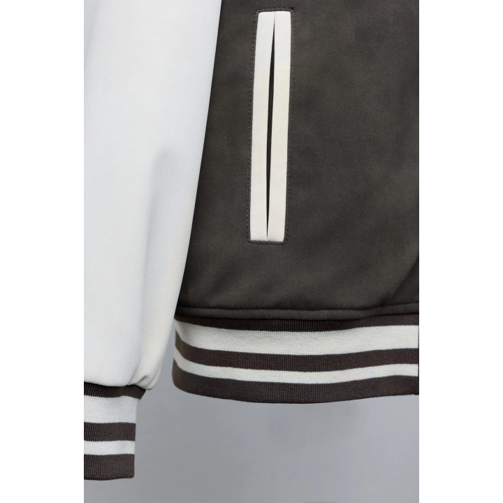 БОМБЕР С КАПЮШОНОМ И РУКАВАМИ ИЗ ИСКУССТВЕННОЙ КОЖИ