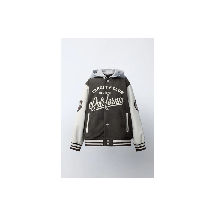 БОМБЕР С КАПЮШОНОМ И РУКАВАМИ ИЗ ИСКУССТВЕННОЙ КОЖИ